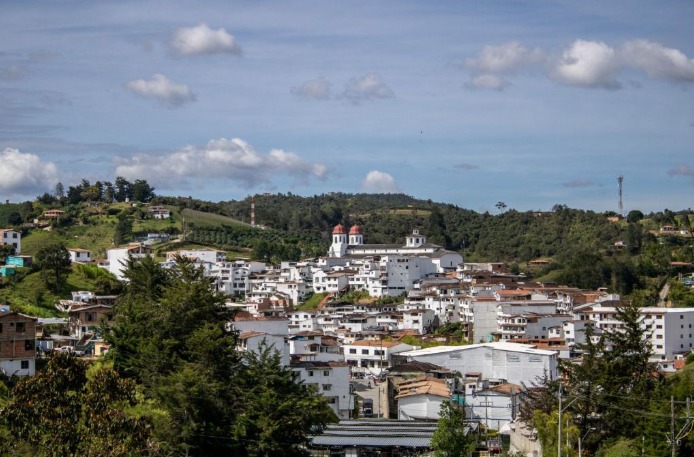 PUEBLO BLANCO MEJORA INGRESOS A COMERCIANTES Y TRANSPORTADORES