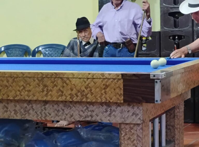 SANTA NOCHE EN EL BILLAR