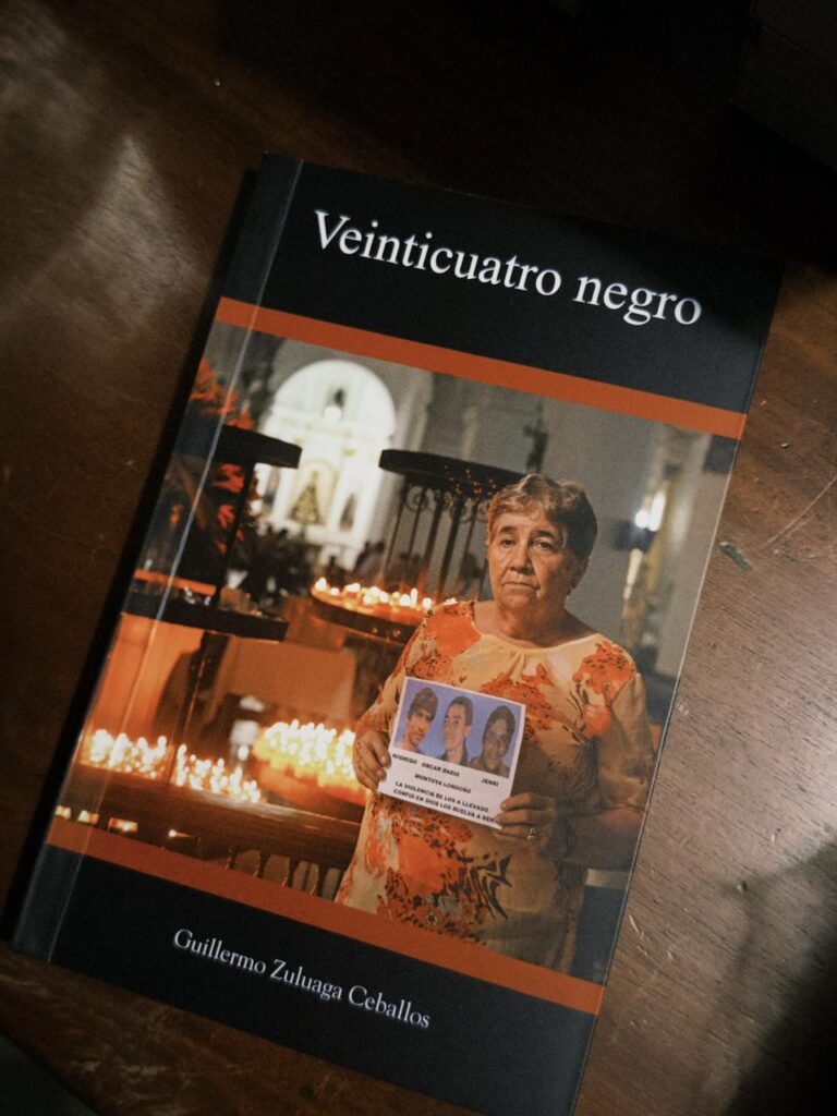 Compartimos con los lectores un fragmento de Veinticuatro negro, testimonios del conflicto armado en el Oriente Antioqueño. (Historias de Asfalto, 2025).